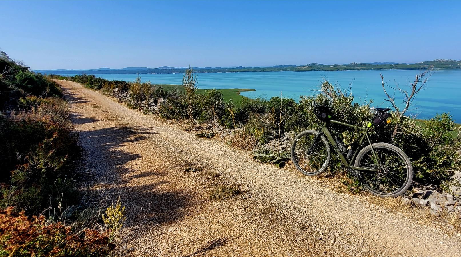 Zdjęcie nr 6 z trasy rowerowej Vransko Jezero Gravel Ride, -9 m n.p.m., km 54.8. Nakręcone Rowerem, data: 08.07.2024, 10:14.