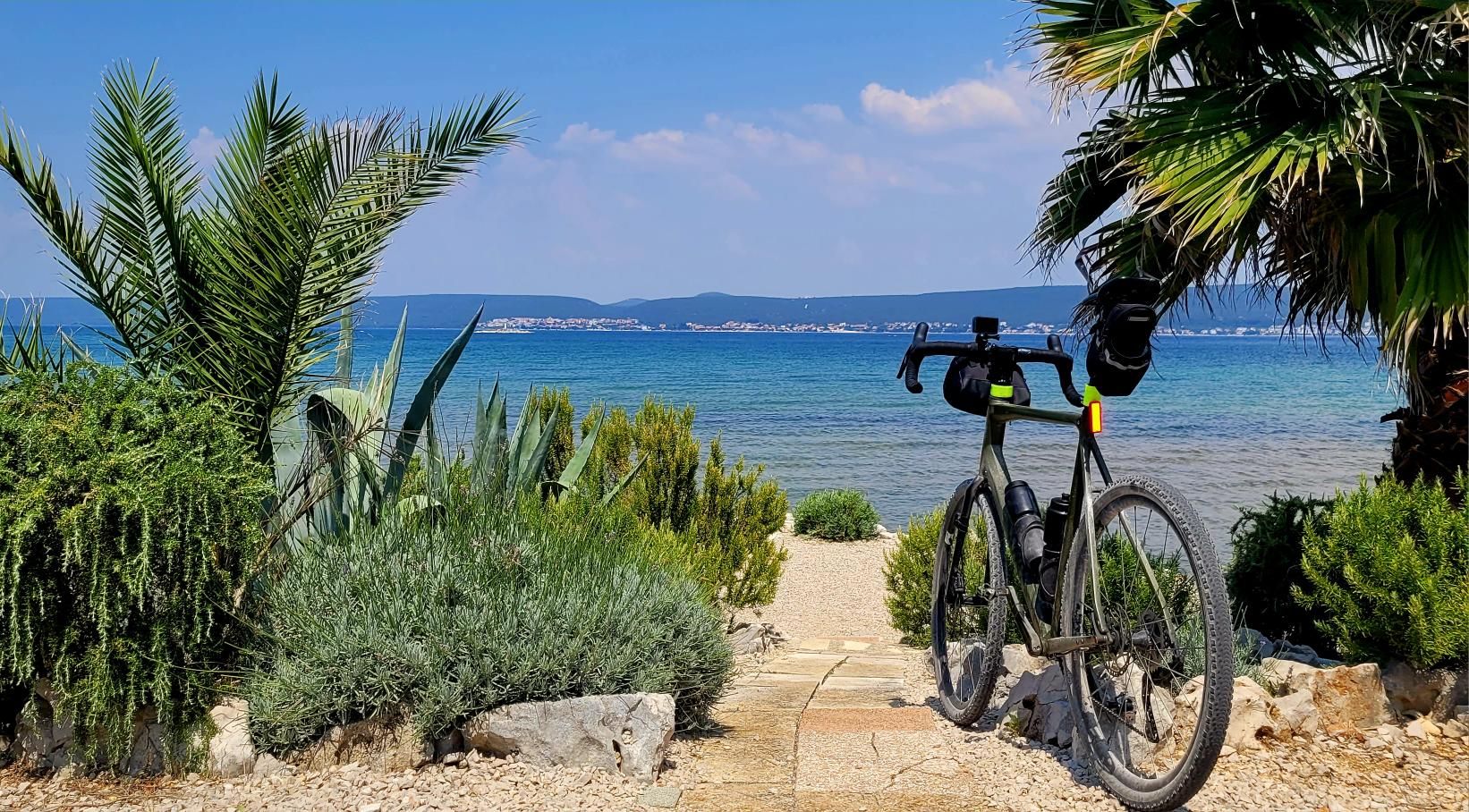Zdjęcie nr 1 z trasy rowerowej Pašman Island Gravel Ride, 16 m n.p.m., km 0. Nakręcone Rowerem, data: 10.07.2024, 13:49.