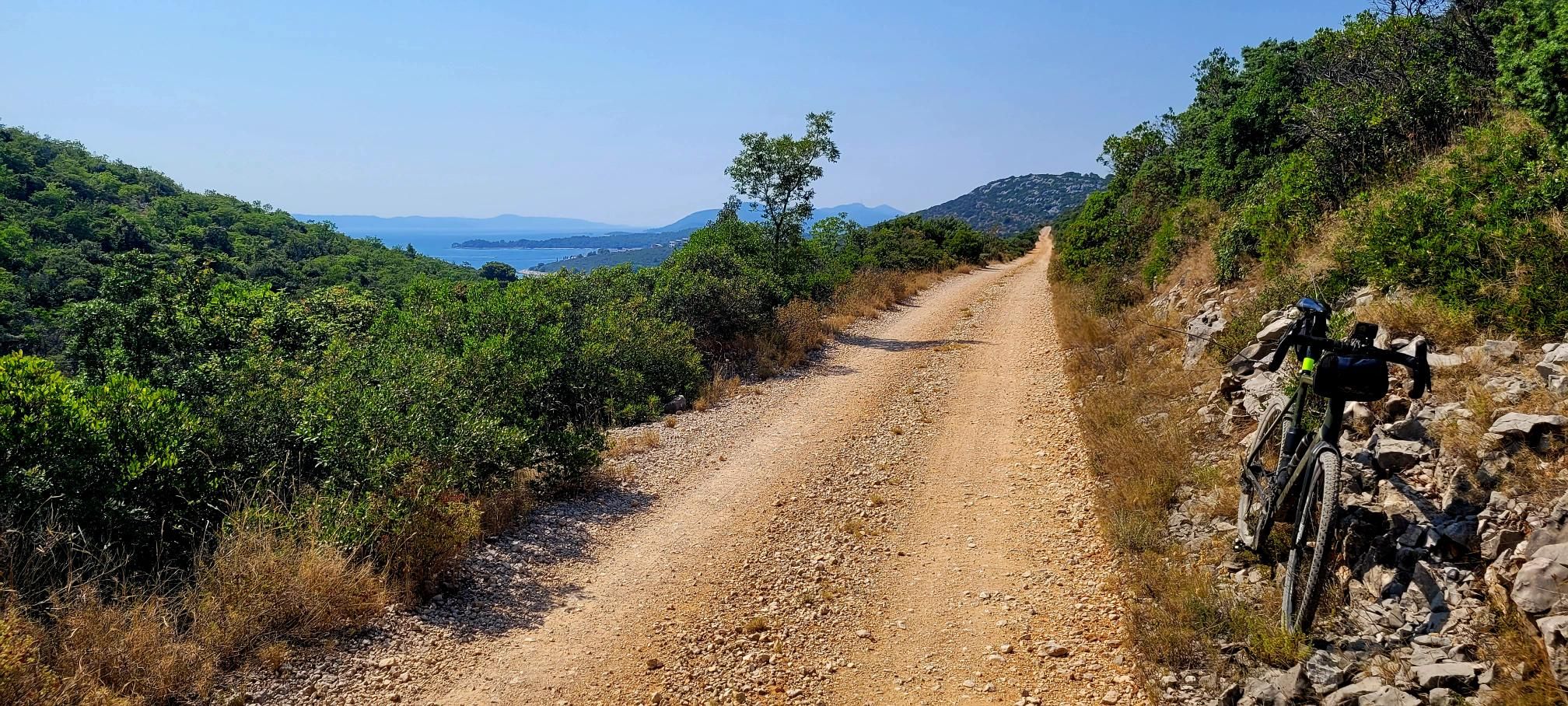 Zdjęcie nr 5 z trasy rowerowej Pašman Island Gravel Ride, 59 m n.p.m., km 31.6. Nakręcone Rowerem, data: 10.07.2024, 15:39.