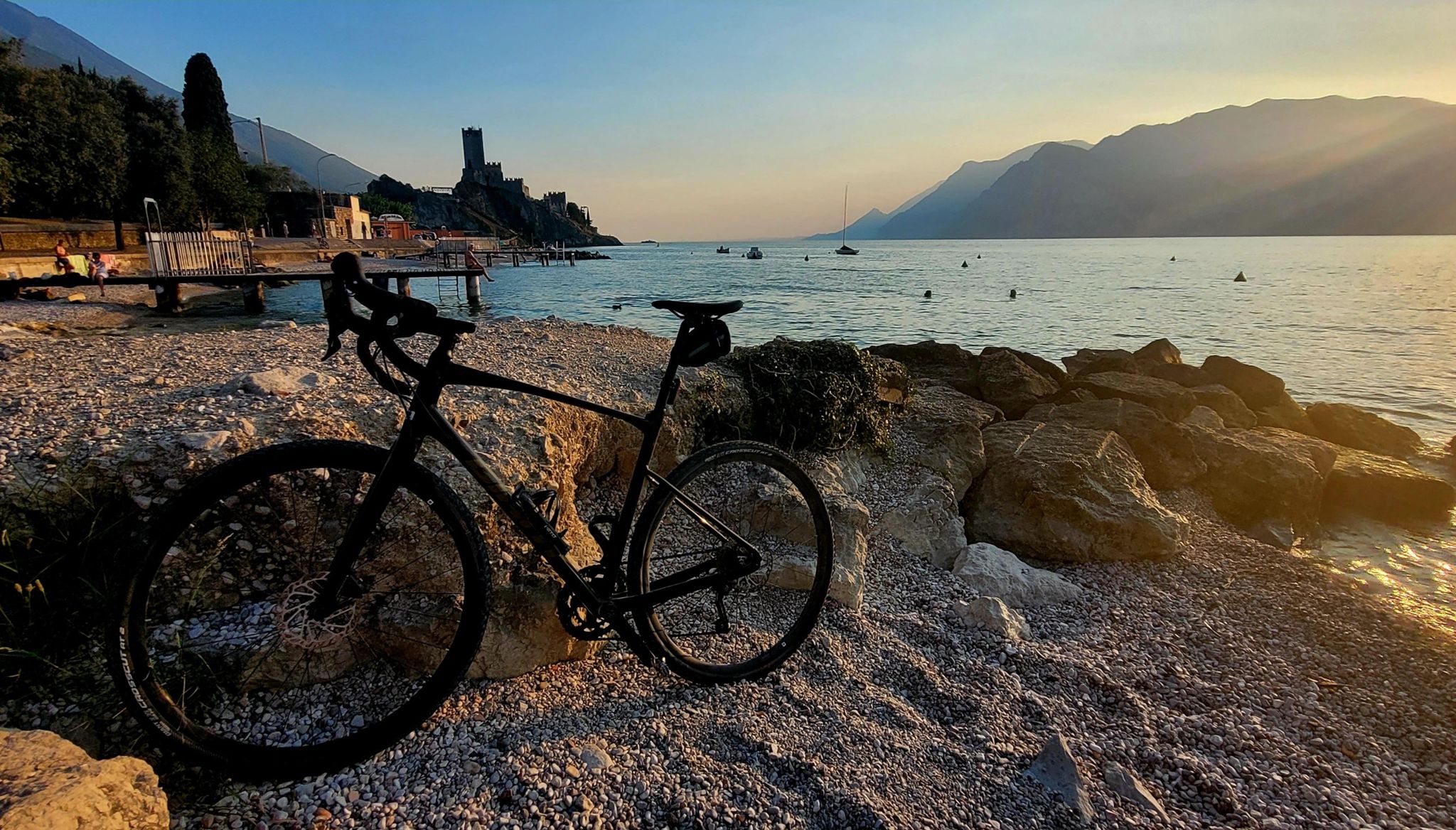 Zdjęcie nr 8 z trasy rowerowej Garda Ride / Strada Ponale / Limone..., 70 m n.p.m., km 74.8. Nakręcone Rowerem, data: 30.08.2024, 19:01.