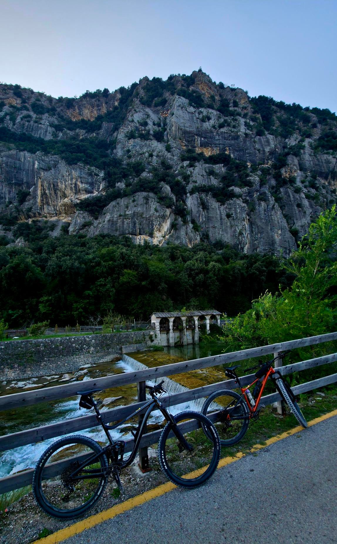 Zdjęcie nr 4 z trasy rowerowej Garda 2025 #1: Strada del Ponale,  Lago di Ledro MTB Ride, 94 m n.p.m., km 65.9. Nakręcone Rowerem, data: 18.09.2025, 18:15.