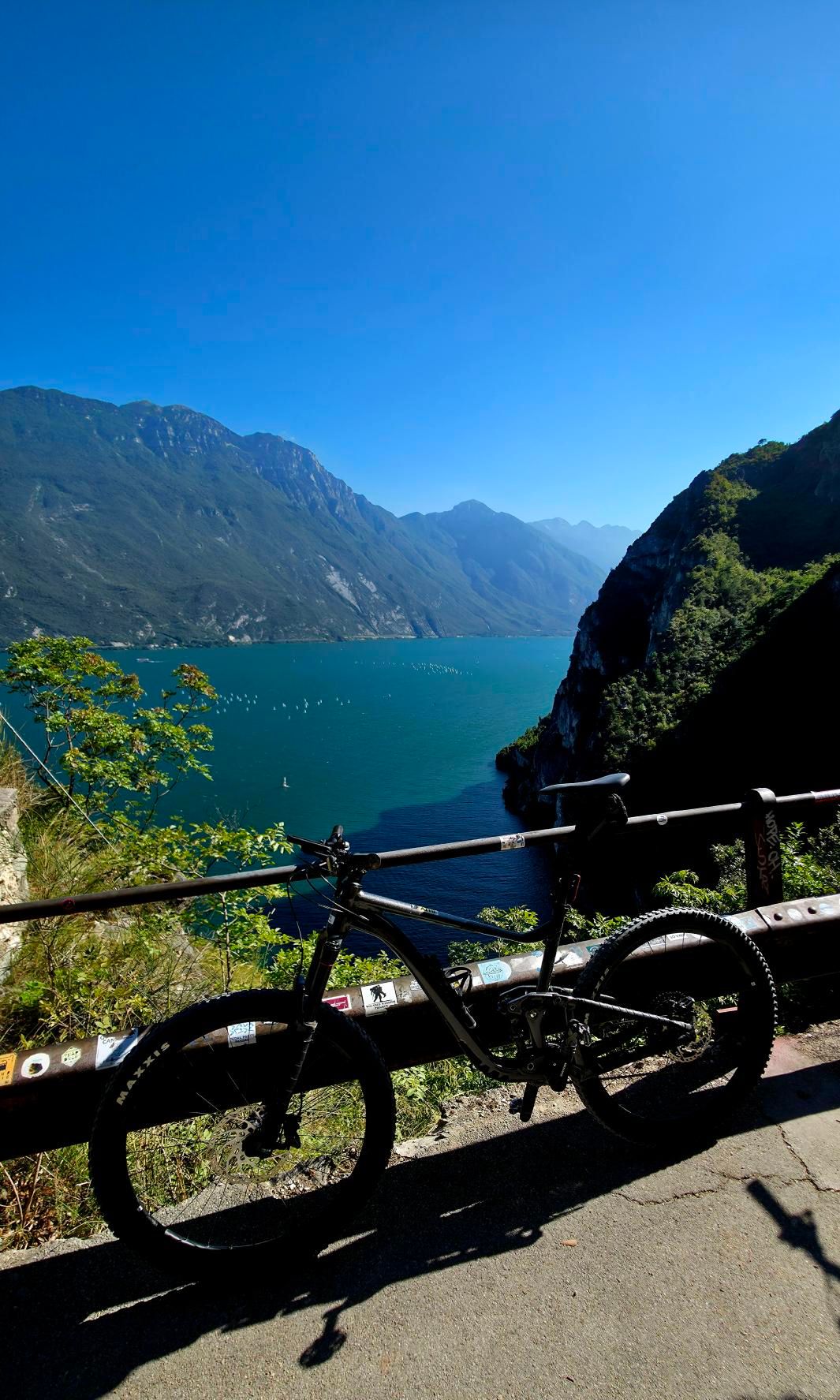 Zdjęcie nr 3 z trasy rowerowej Garda 2025 #1: Strada del Ponale,  Lago di Ledro MTB Ride, 103 m n.p.m., km 43.9. Nakręcone Rowerem, data: 18.09.2025, 17:52.