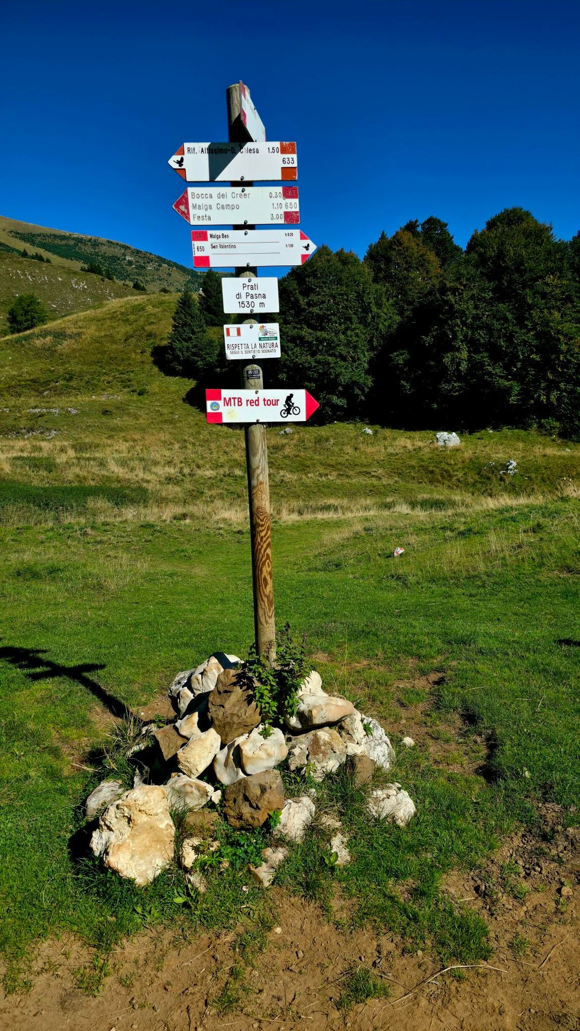 Zdjęcie nr 2 z trasy rowerowej Garda 2025 #2: Monte Baldo MTB Red Tour, 1744 m n.p.m., km 6.5. Nakręcone Rowerem, data: 19.09.2025, 09:56.