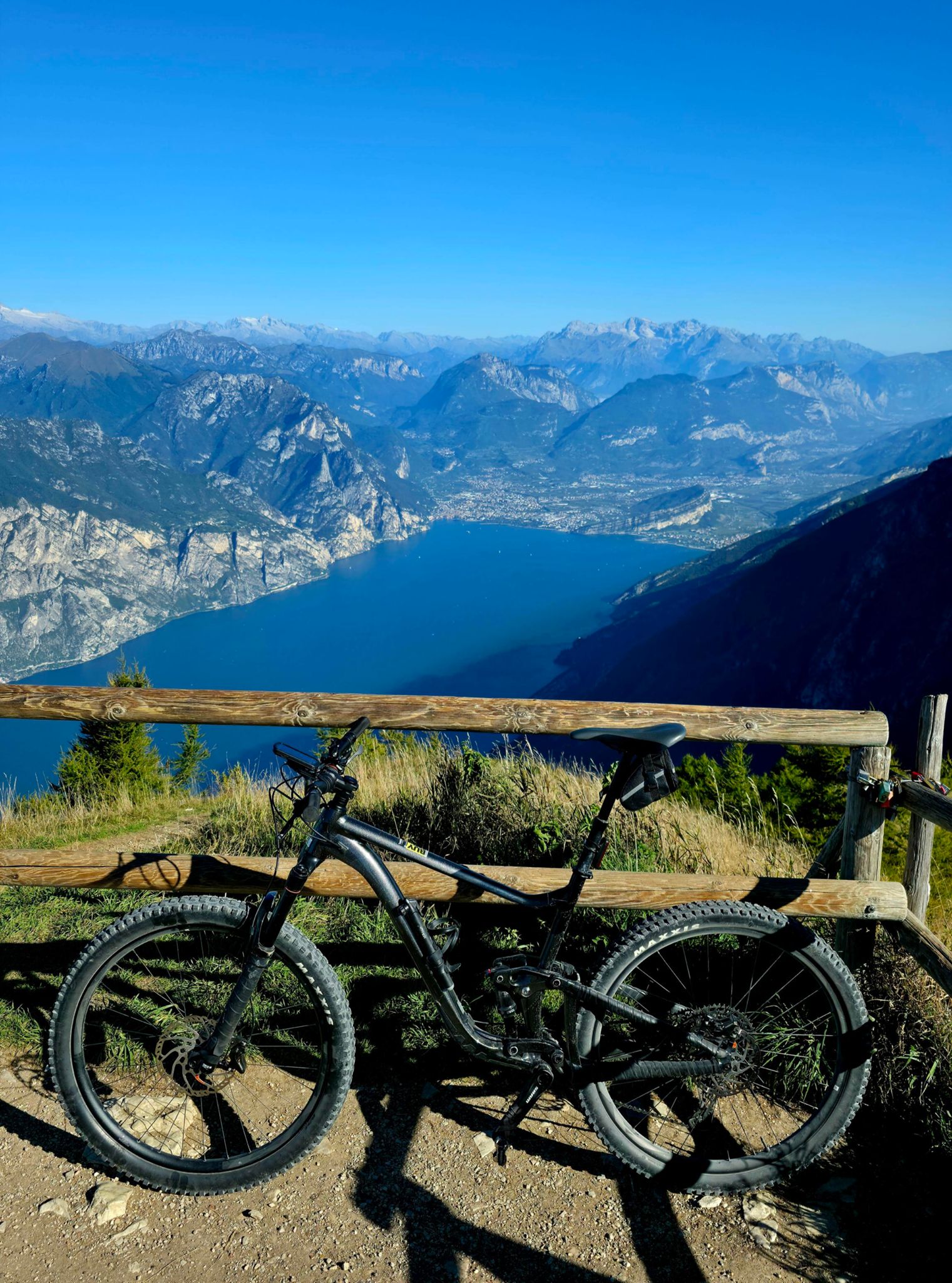 Zdjęcie nr 4 z trasy rowerowej Garda 2025 #2: Monte Baldo MTB Red Tour, 1757 m n.p.m., km 19.4. Nakręcone Rowerem, data: 19.09.2025, 10:08.