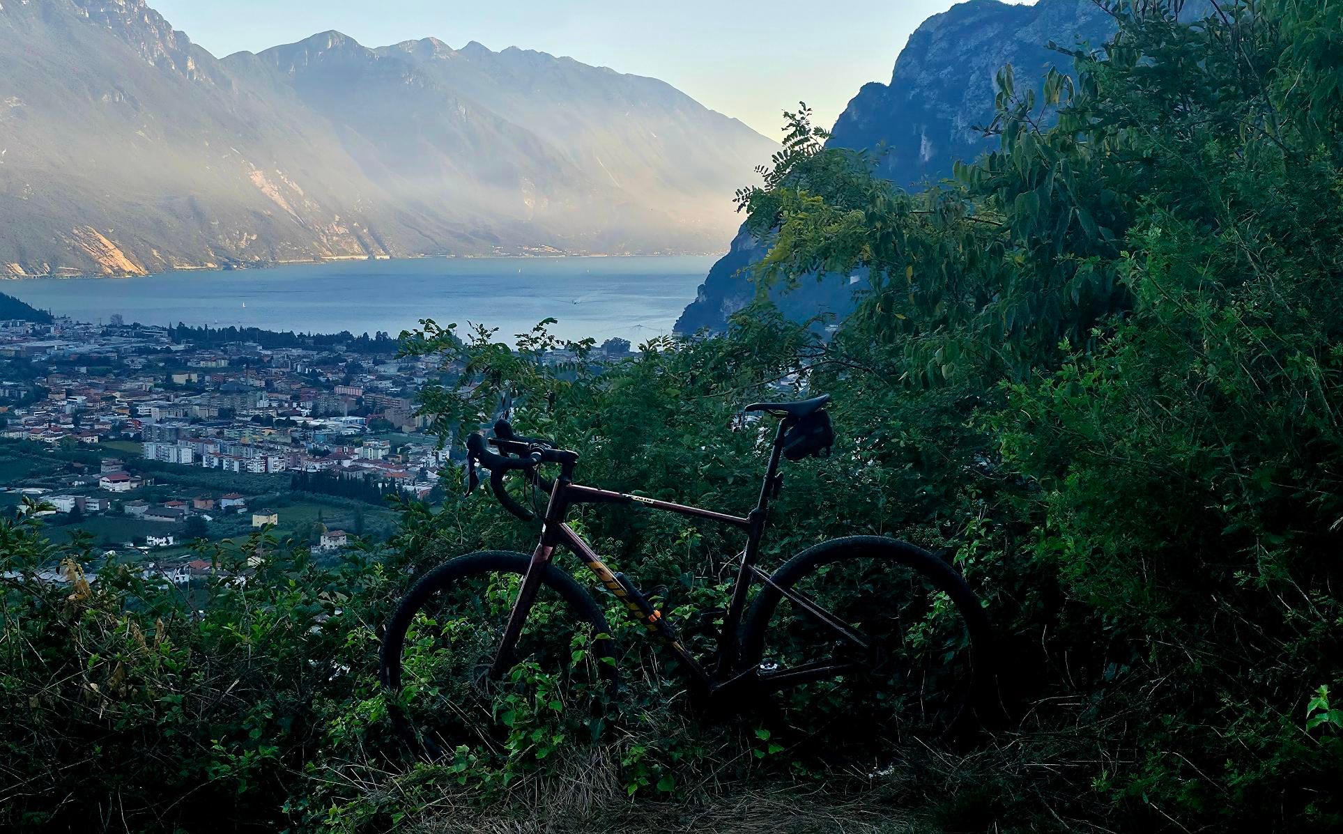 Zdjęcie nr 8 z trasy rowerowej Garda 2025 #3: Lago di Tenno Epic Gravel Ride, 338 m n.p.m., km 74.7. Nakręcone Rowerem, data: 20.09.2025, 17:44.